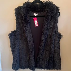 Xhilaration Women’s Gray Fuzzy Vest